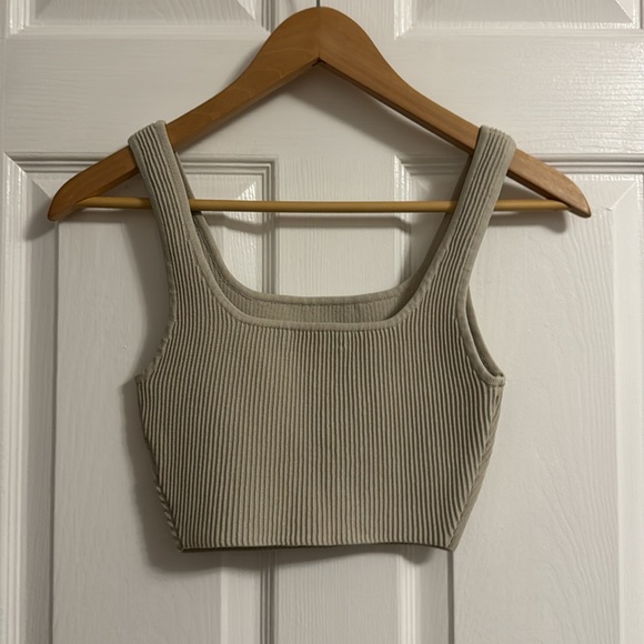 Aritzia | Babaton Sculpt Knit Squareneck Cropped Tank (XS, Matte Pearl) - Picture 3 of 7